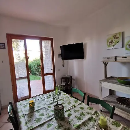 Villetta Con Giardino In In Centro Villasimius